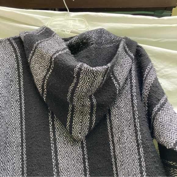Thrill Seekers Mexican black pullover, size small - Picture 12 of 15
